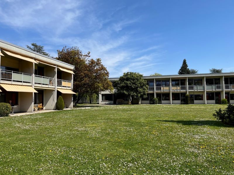 Vue de l'EMS (à gauche) et de l'aile Aïre de l'Hôpital de Loëx