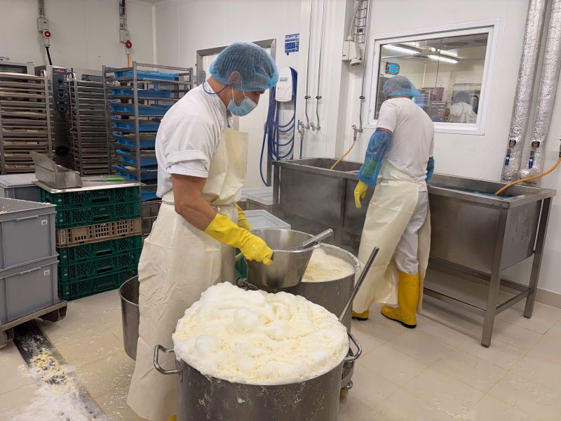 Chaque jour, les collaborateurs de Swissoja transforment 500kg de soja en 1 tonne de tofu.