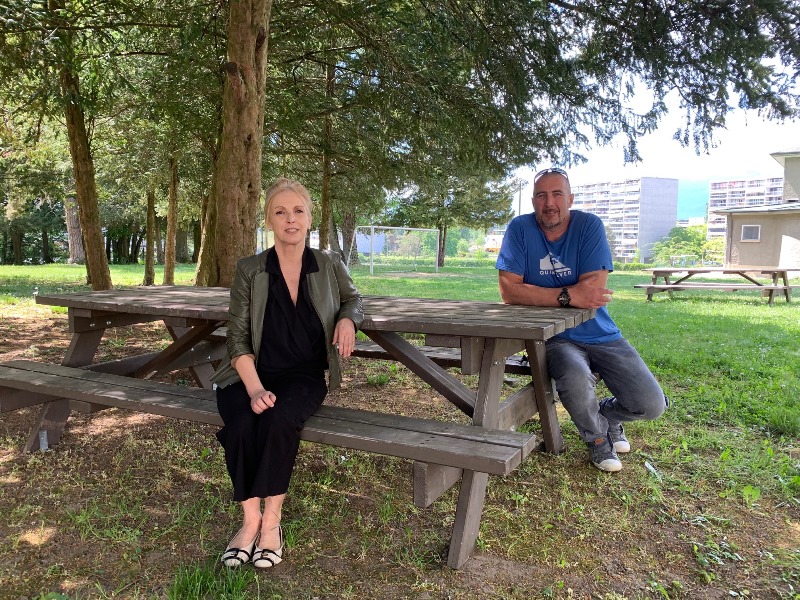 Sabina et Ludovic au centre d'hébergement de Feuillasse