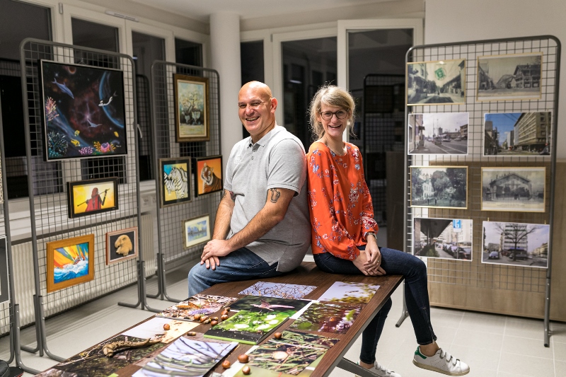 Gustavo et Caroline lors du vernissage