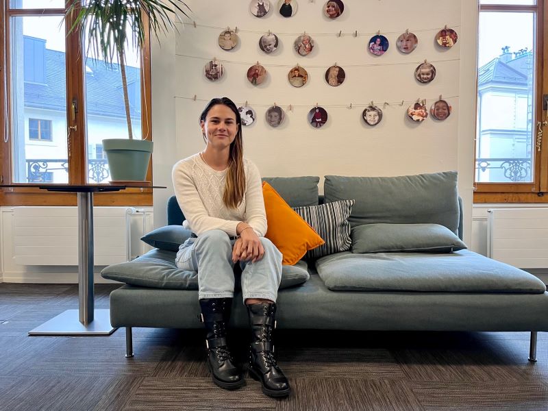 Laure Michaud dans les locaux de l'Hospice général