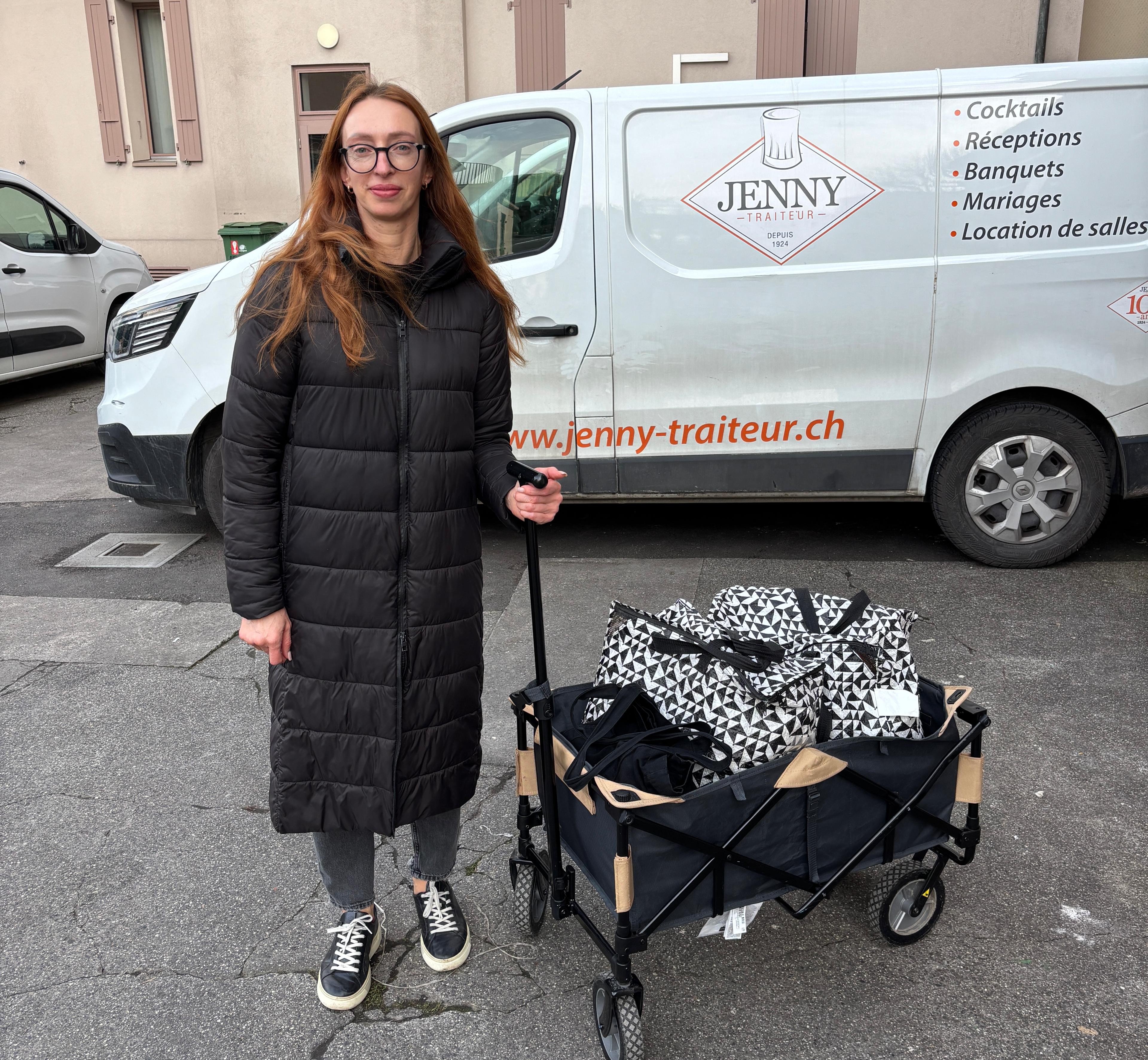 Lesia, résidente des Tattes, vient chercher les invendus