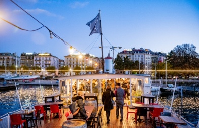 Cérémonie sur le Bateau Genève