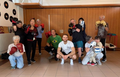 La fine équipe de la boxe pour seniors