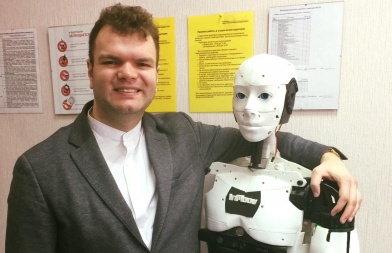 Vitalii et son ami robotiséé