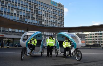 vélos-taxis devant les HUG