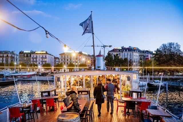 Cérémonie sur le Bateau Genève