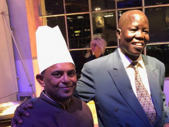 Dr Evan Atar Adaha, lauréat du prix Nansen 2018 avec le cuisinier Chef Sri