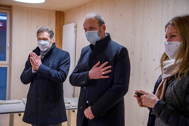 l'ambassadeur Walter Stevens et le conseiller d'Etat Thierry Apothéloz