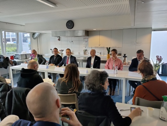 Les intervenants de g à d: Carlos Sequeira, Xavier Weller, Thierry Apothéloz, Christophe Girod, Noémie Cuissart de Grelle, Yann Boggio