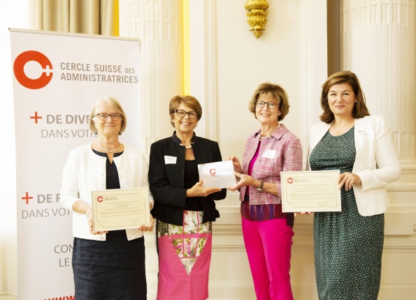 Les lauréates. A gauche: Mme Anne Héritier Lachat, présidente du conseil d'administration de l'Hospice général